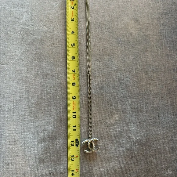 Authentic Chanel CC Faux Pearl Necklace Gold Tone - Picture 8 of 12